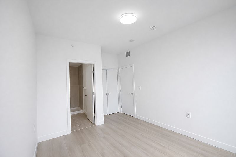 Surrey Apartment for rent - 2 Bedrooms — photo 2