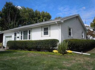3 Hoaglin Dr, Lincoln, IL 62656