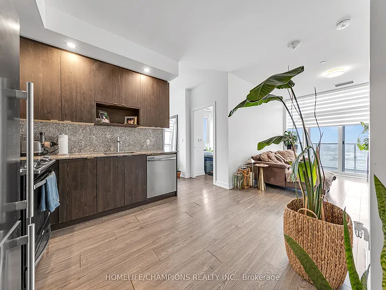 225 Village Green Sq #Penthouse 08 — Photo 10