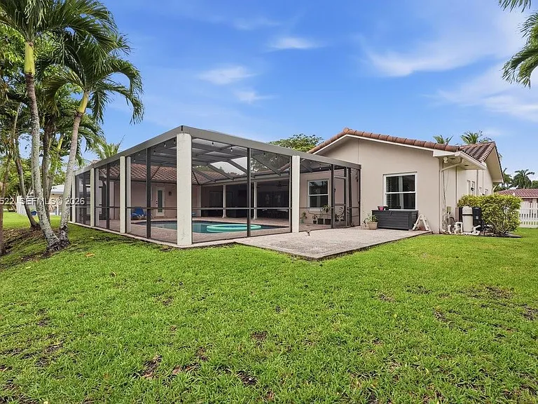 16530 Lake Tree Dr — Photo 11