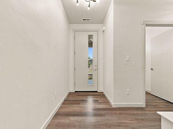 3rd image of 2747 Eclipse Ave