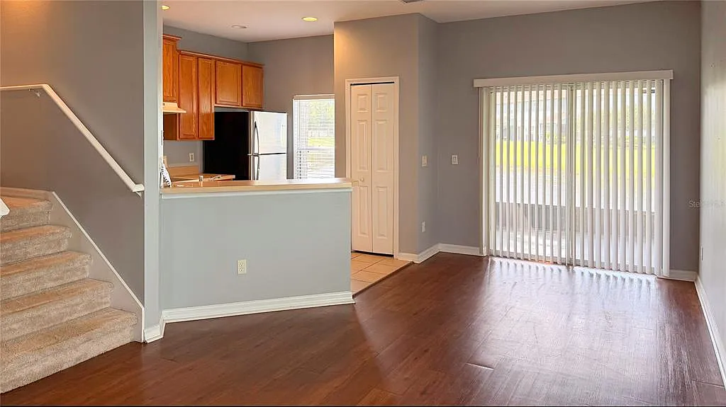 2 bed, 2.5 bath, 1333 sqft, $2,300 — Photo 4
