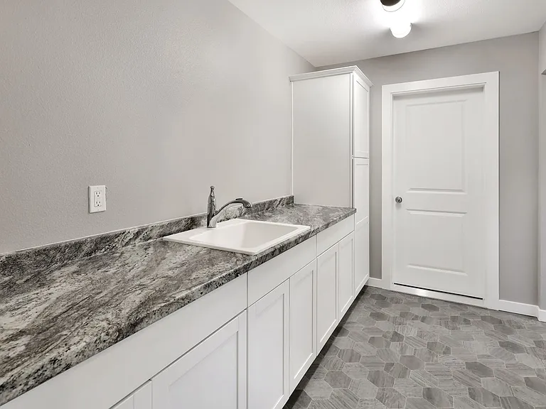 521 Main Pl — Photo 11
