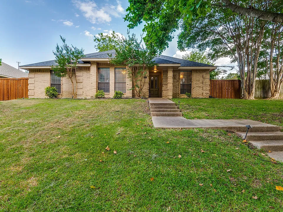 406 Whispering Hills Dr