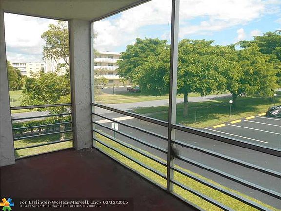 4th image of 315 SE 11th Ter APT 201