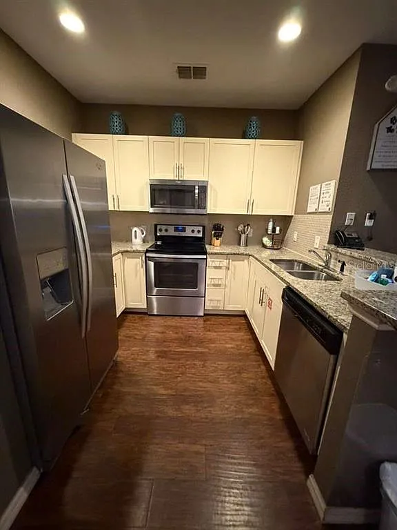 4 bed, 3.0 bath, 1694 sqft, $2,300 — Photo 4
