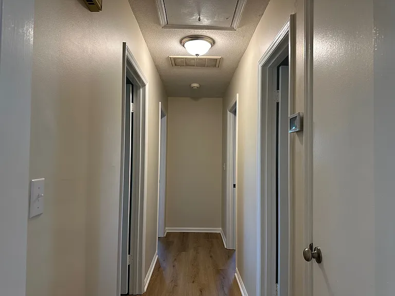 924 Chalet Dr — Photo 16