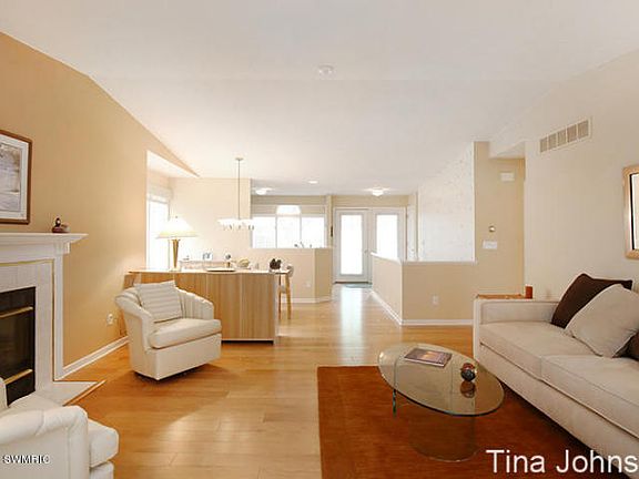 5th image of 4275 Valleyside Ct NE