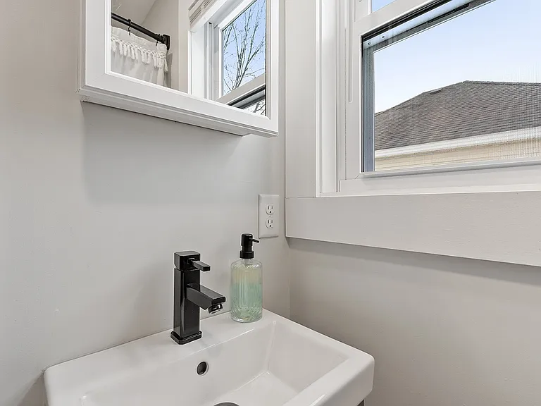 4 McGregor St #B — Photo 5