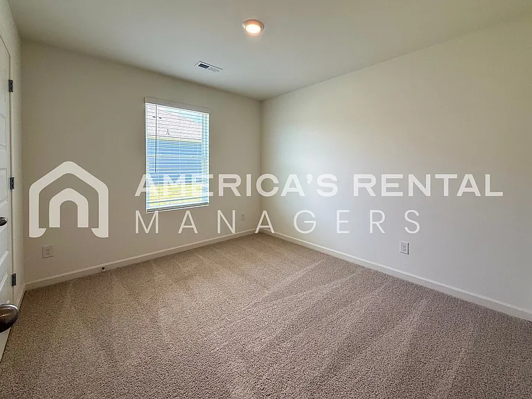 18584 Caffee Dr — Photo 6
