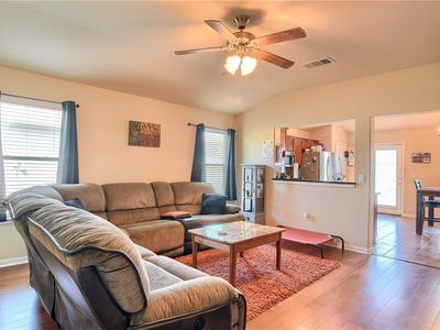 402 Goddard, Kyle, TX, 78640