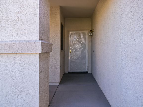 4th image of 17045 W Halifax Ln