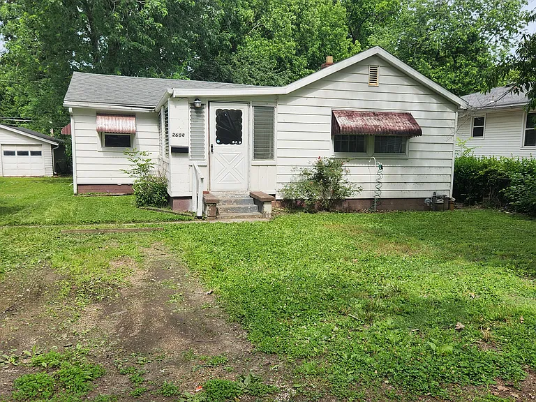 2608 N Elsas Ave — Photo 7