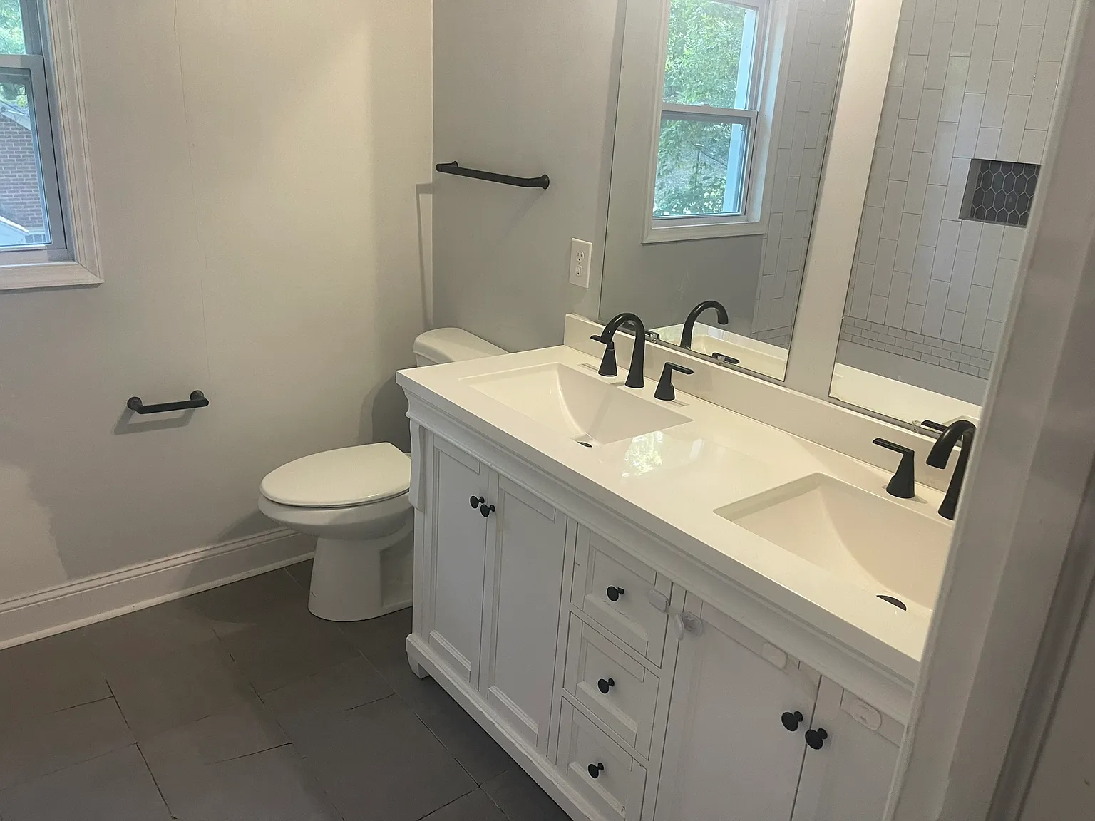 3 bed, 1189 sqft, $1,850 — Photo 2