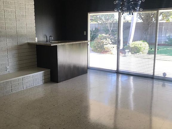 Family Rm, Bar, Rear Yard Access