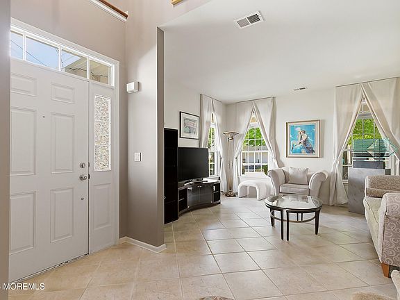 3rd image of 8 Magnolia Court