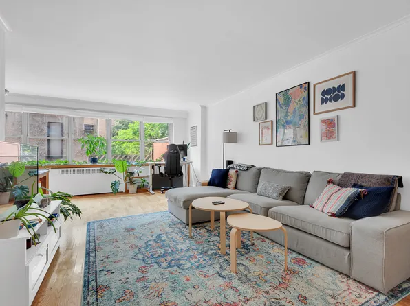 251 East 32nd Street image 2 of 13