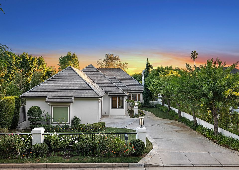 1st image of 896 Huntington Garden Dr