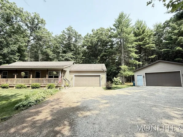 6472 15th St, Twin Lake, MI 49457