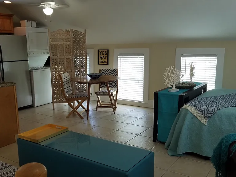 1119 Olivia St #UP — Photo 2