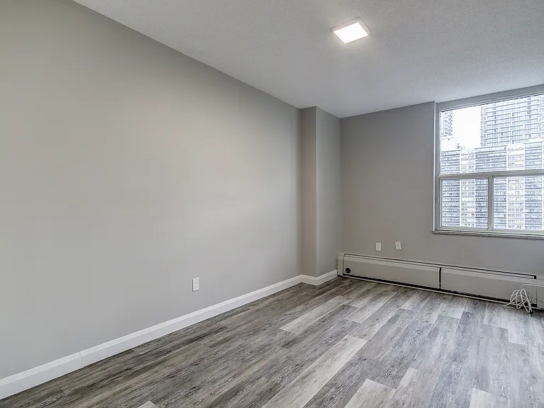88 Erskine Ave — Photo 59