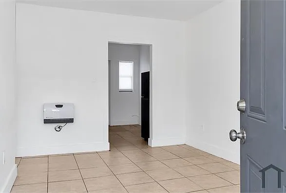 2050 Lincoln Ave #2 — Photo 3