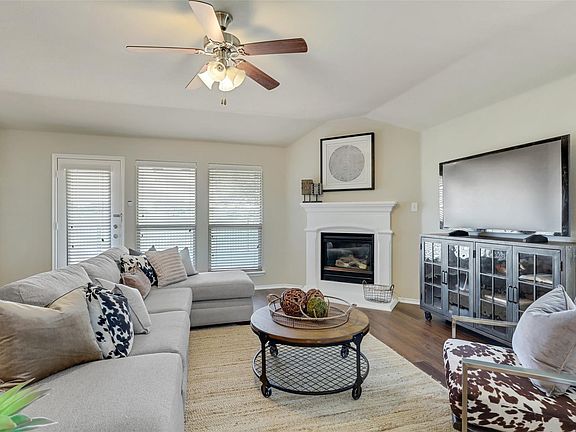 5th image of 801 Golden Bear Ln