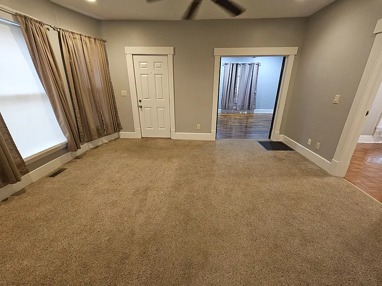 905 E Main St #1 — Photo 3