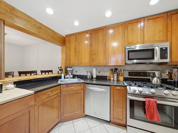 5th image of 1626 W Greenleaf Ave APT 1E
