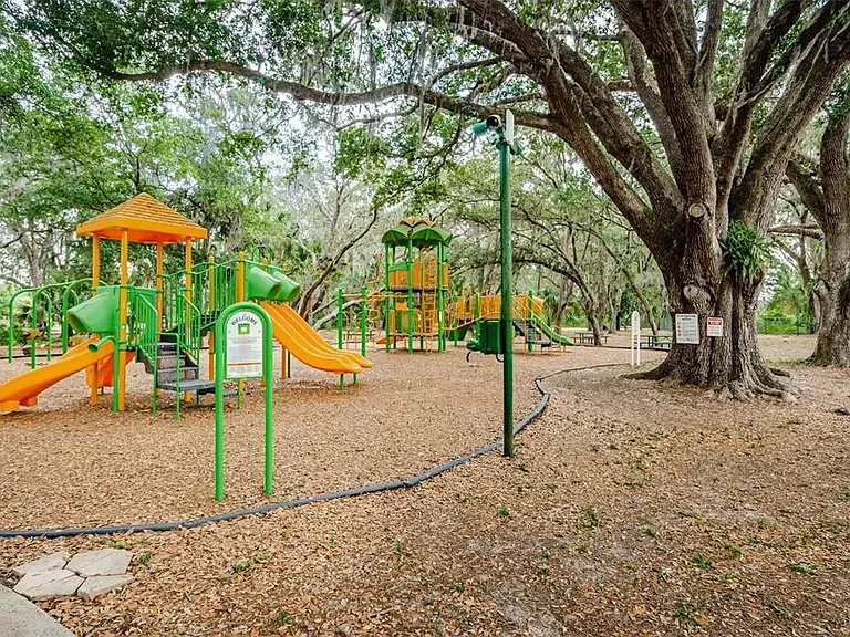 18126 Paradise Point Dr — Photo 45