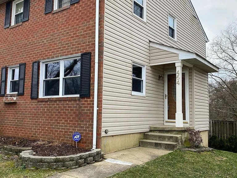 464 Worthington Rd — Photo 1