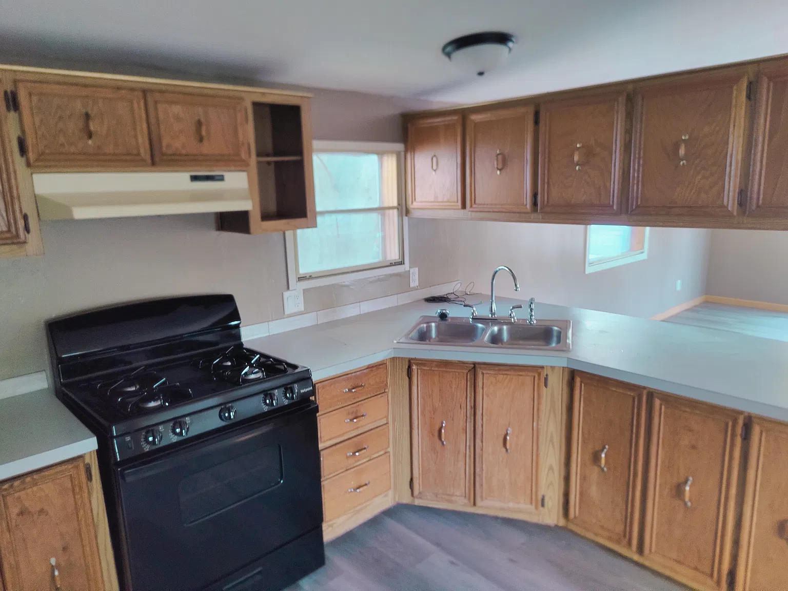 3 bed, 1280 sqft, $900 — Photo 2