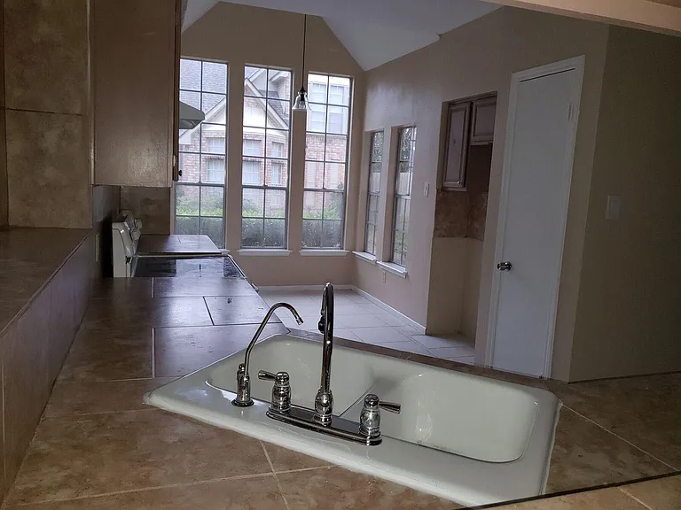 6649 Queensclub Dr — Photo 15