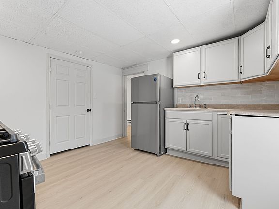 4th image of 16 Flint St APT 202