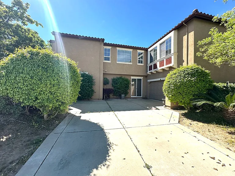 3895 Bethpage St — Photo 3