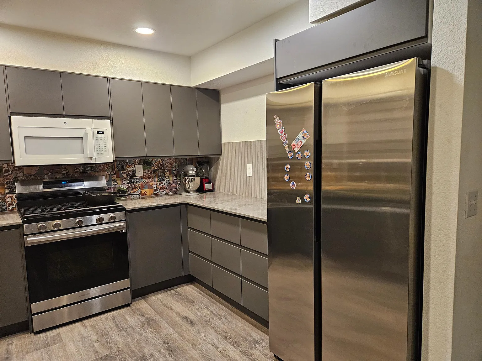 3 bed, 2.5 bath, 1404 sqft, $4,100 — Photo 3
