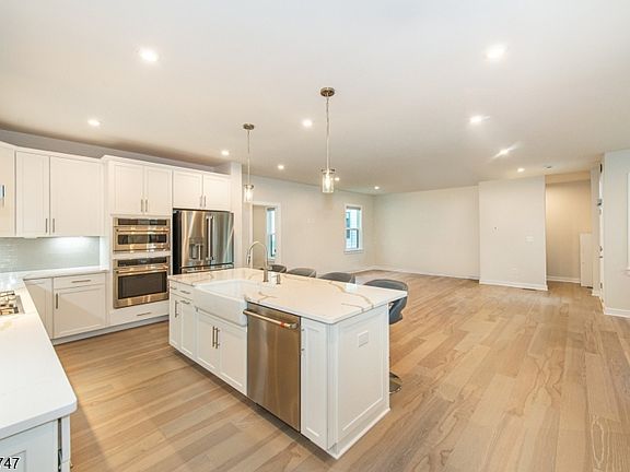 4th image of 24 Willow Ln #24