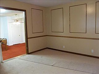 3rd image of 832 Dora St