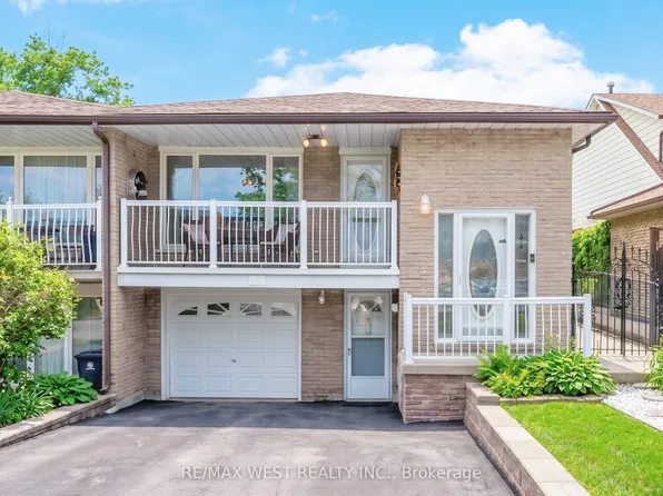941 Stainton Dr, Mississauga, ON L5C 1G2