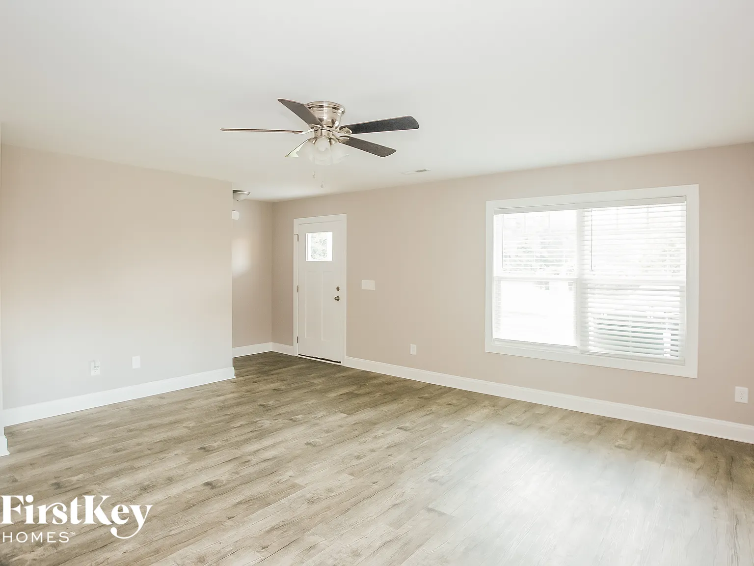 3 bed, 2.5 bath, 1290 sqft, $2,285 — Photo 4