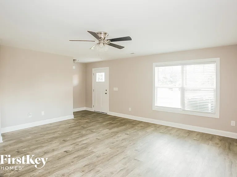 214 Parkway Ave NW — Photo 4
