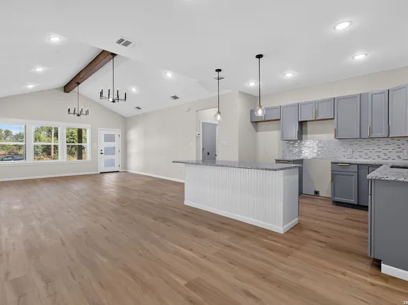 506 Hickory St, Jourdanton, TX 78026