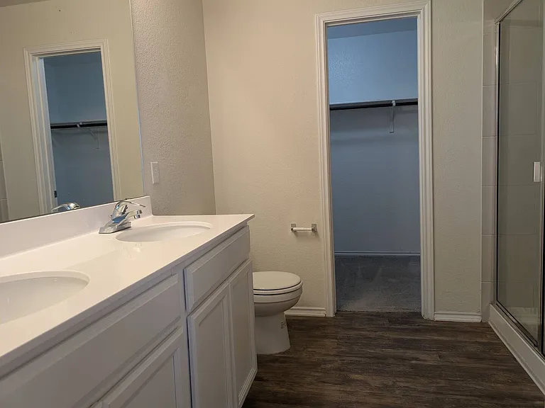 512 Hummingbird Ln #1 — Photo 3