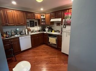 7221 Wolf Rd #305, Indian Head Park, IL 60525