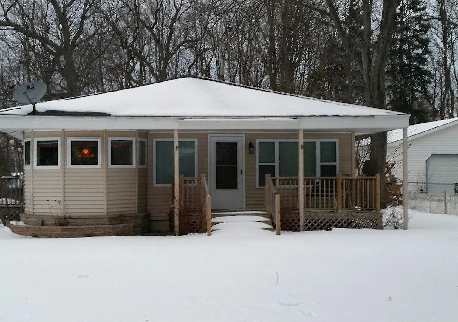 Charming Corner Lot House in Cadillac, Michigan — Photo 1