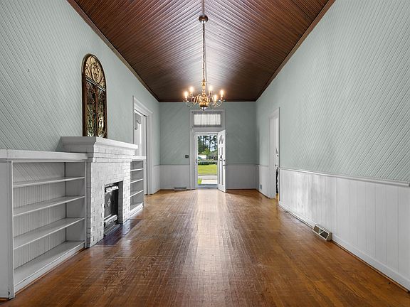 3rd image of 118 Ford Ave