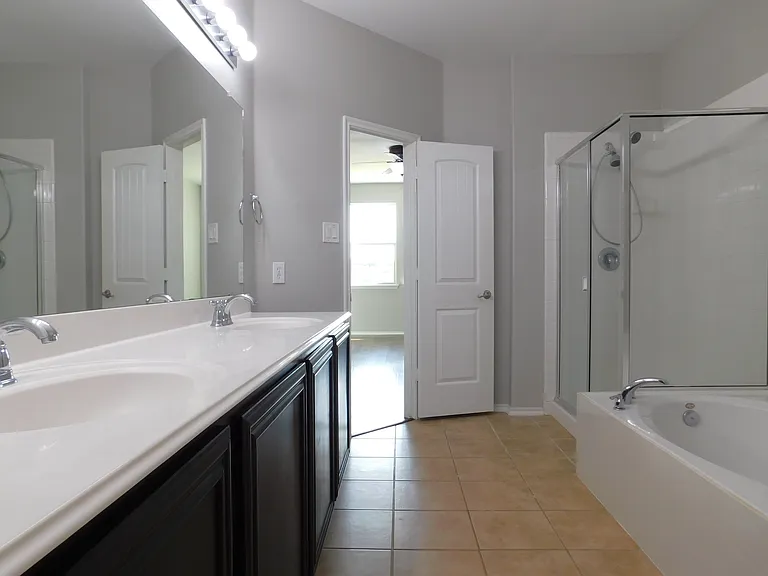 14904 Riverside Dr — Photo 14