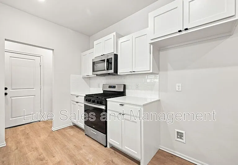 8012 NW 110th Dr — Photo 5