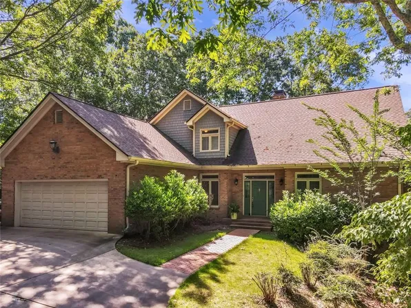 3417 Banks Mountain Dr, Gainesville, GA 30506
