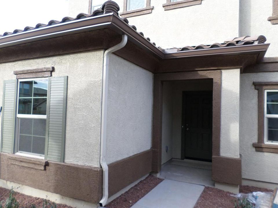 1st image of 864 S Pheasant Dr